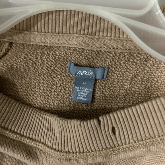 💥PRICE⬇️
Aerie • Tan Sweat Shirt w/ Rips • Size M • - Picture 2 of 8